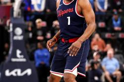 英雄联盟总决赛直播-包含火箭再胜独行侠，哈登全场表演三双秀的词条