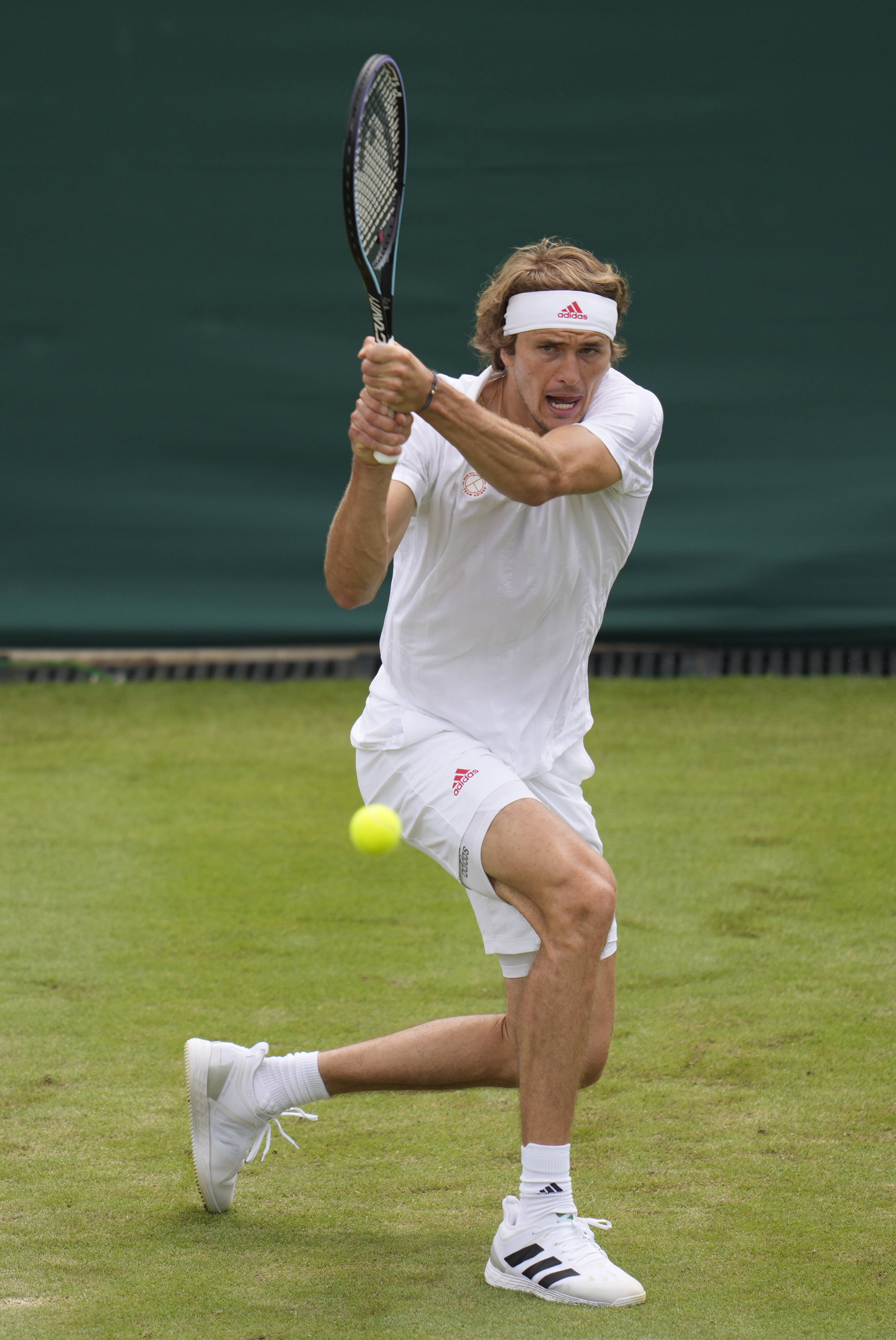 包含日本网球队翻盘英国网球队，兹维列夫打破历史纪录的词条