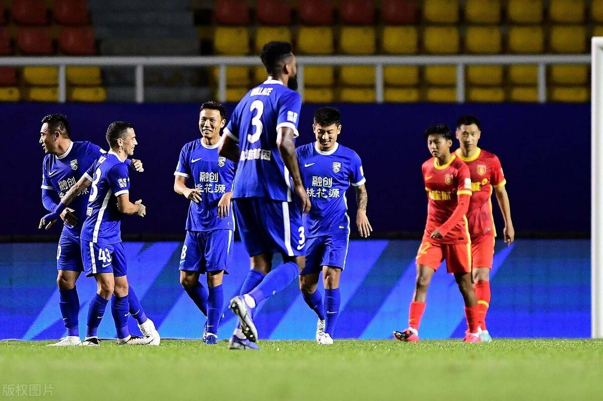 赛季冠军争夺激烈悬念难以揭晓 赛季冠军争夺激烈悬念难以揭晓