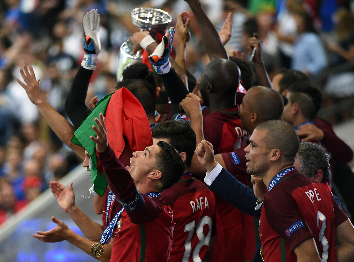 包含惊心动魄的足球对决令人回味无穷的词条