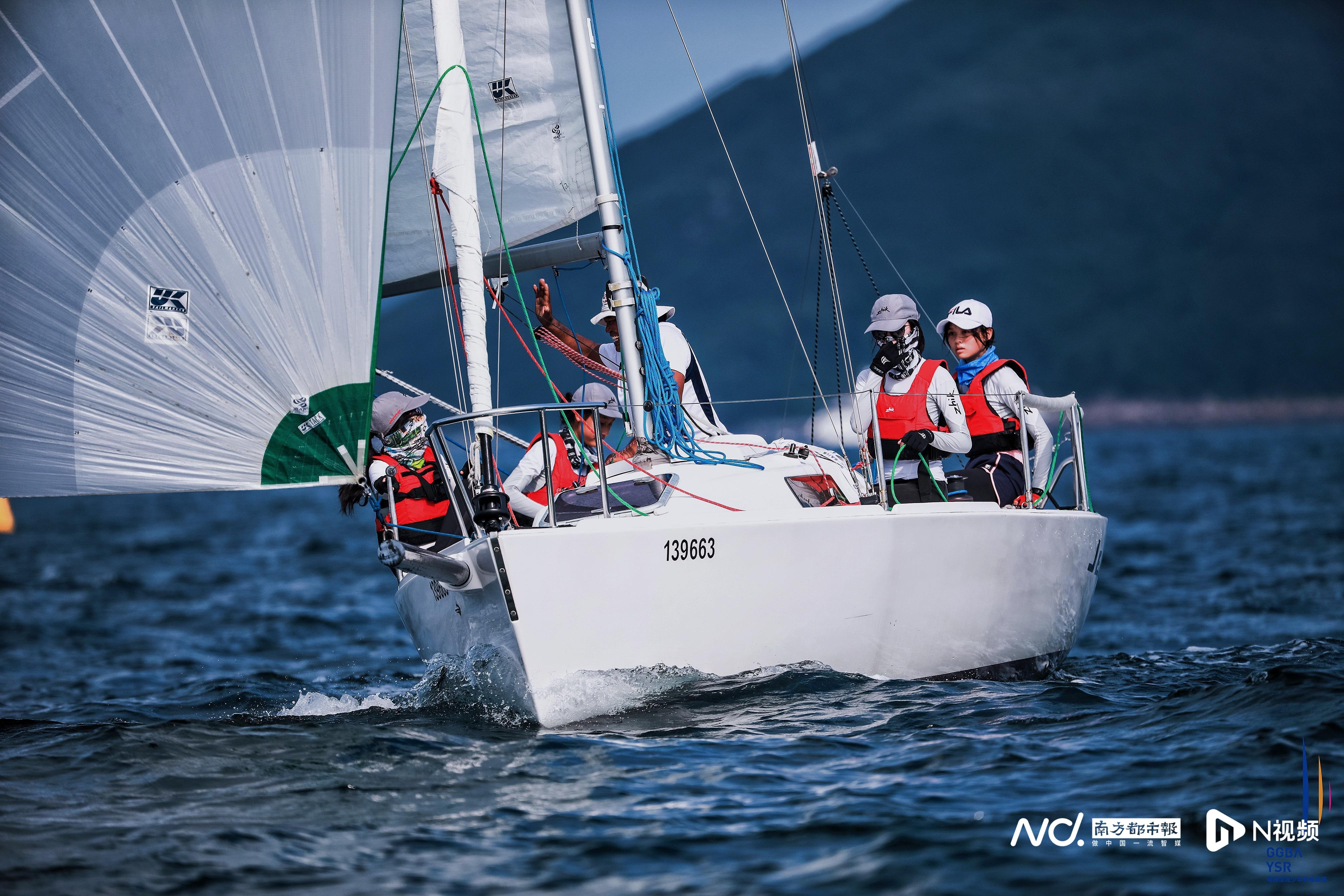 包含阿联酋帆船队冲刺成功，终奋力逆袭的词条