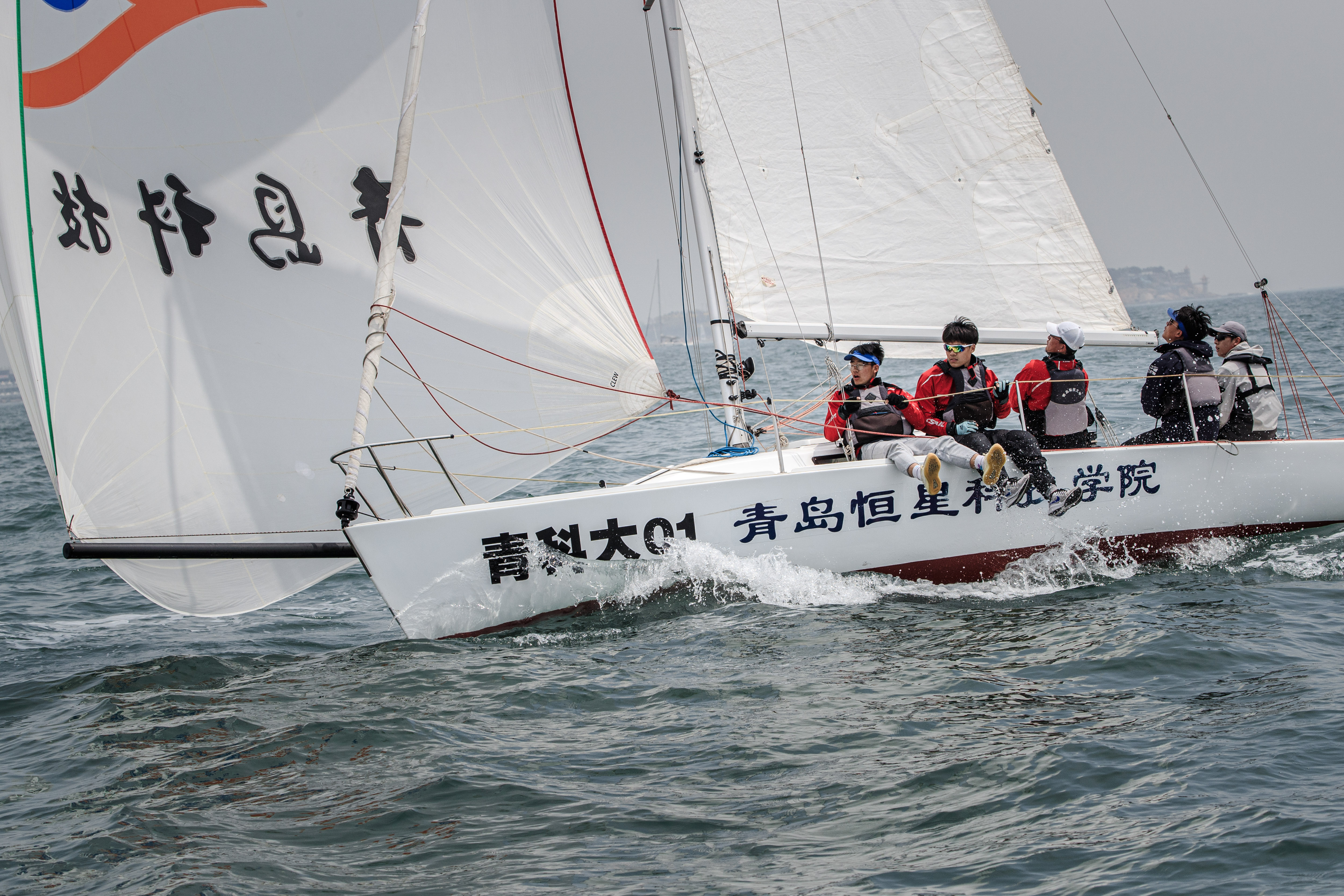包含阿联酋帆船队冲刺成功，终奋力逆袭的词条
