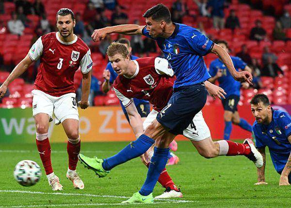 意大利足球赛场上的硬仗大战