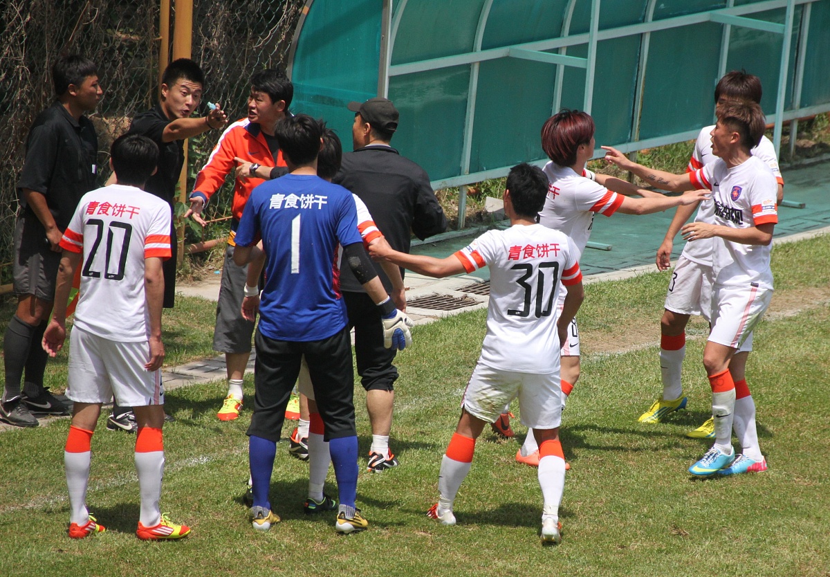 顶级球队激战正酣,团队配合令人惊叹的简单介绍 顶级球队激战正酣,团队配合令人惊叹的简单介绍