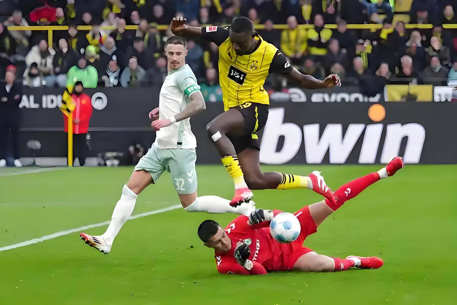 包含门兴格拉德巴赫队员联手取胜的词条