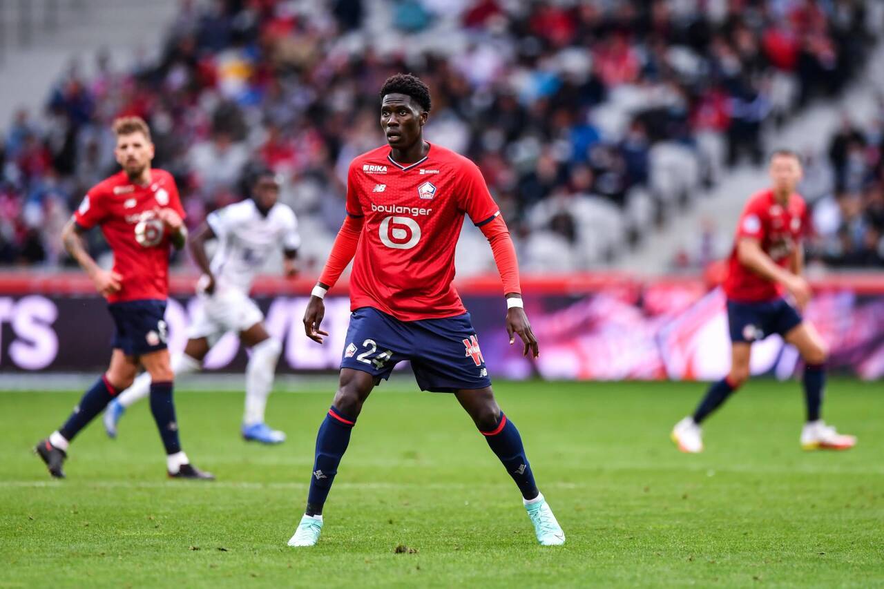 包含里尔主场取胜：继续追赶积分榜前列的词条