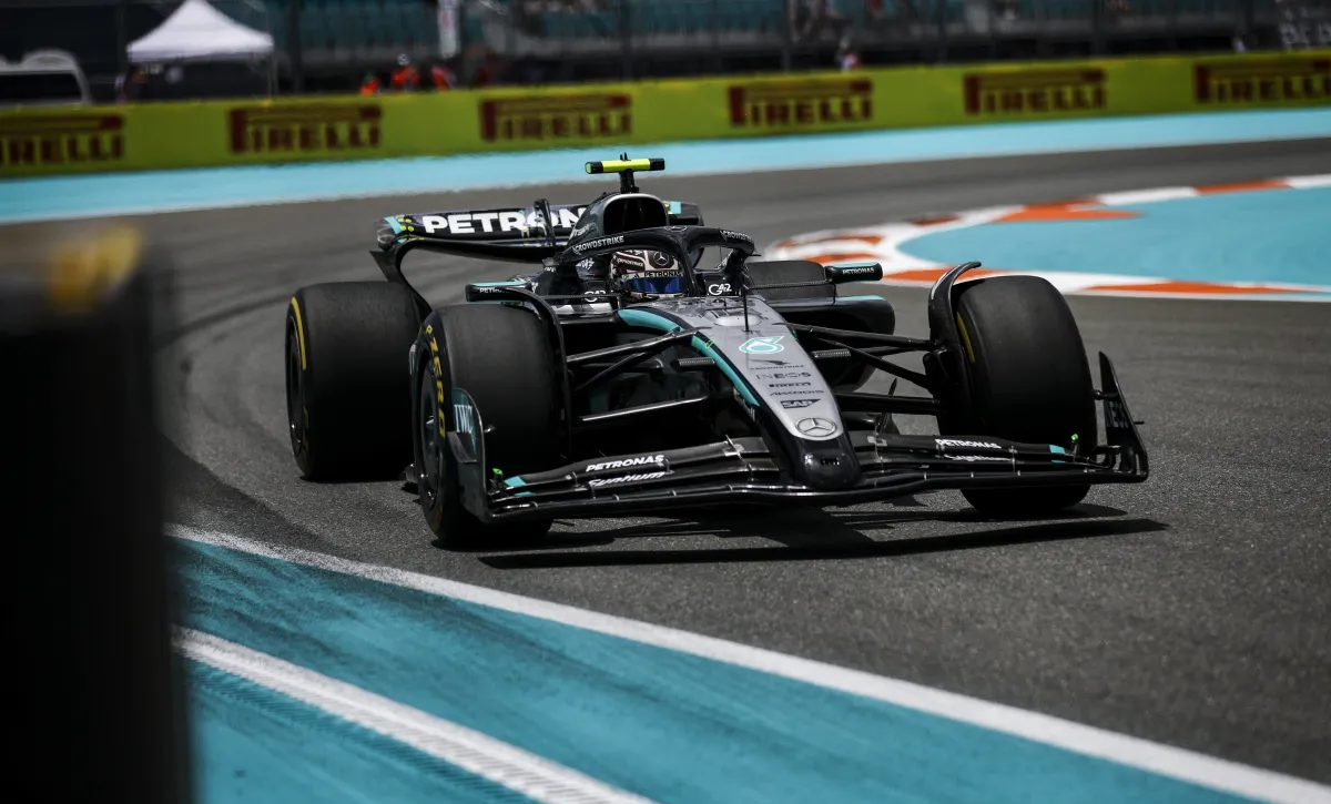 梅赛德斯力克雷诺车队，塞恩斯惊艳四座