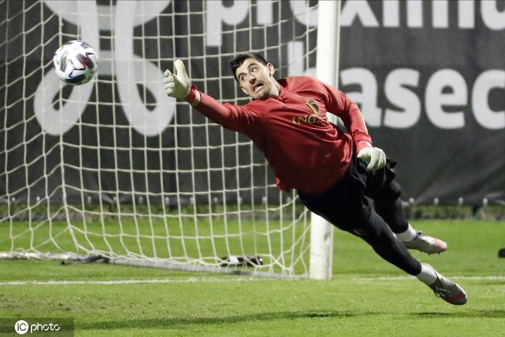 中国险胜巴萨，库尔图瓦高光表现