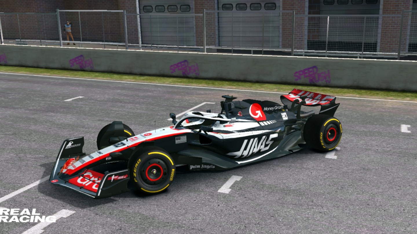 哈斯车队完胜红牛车队，汉密尔顿刷新纪录