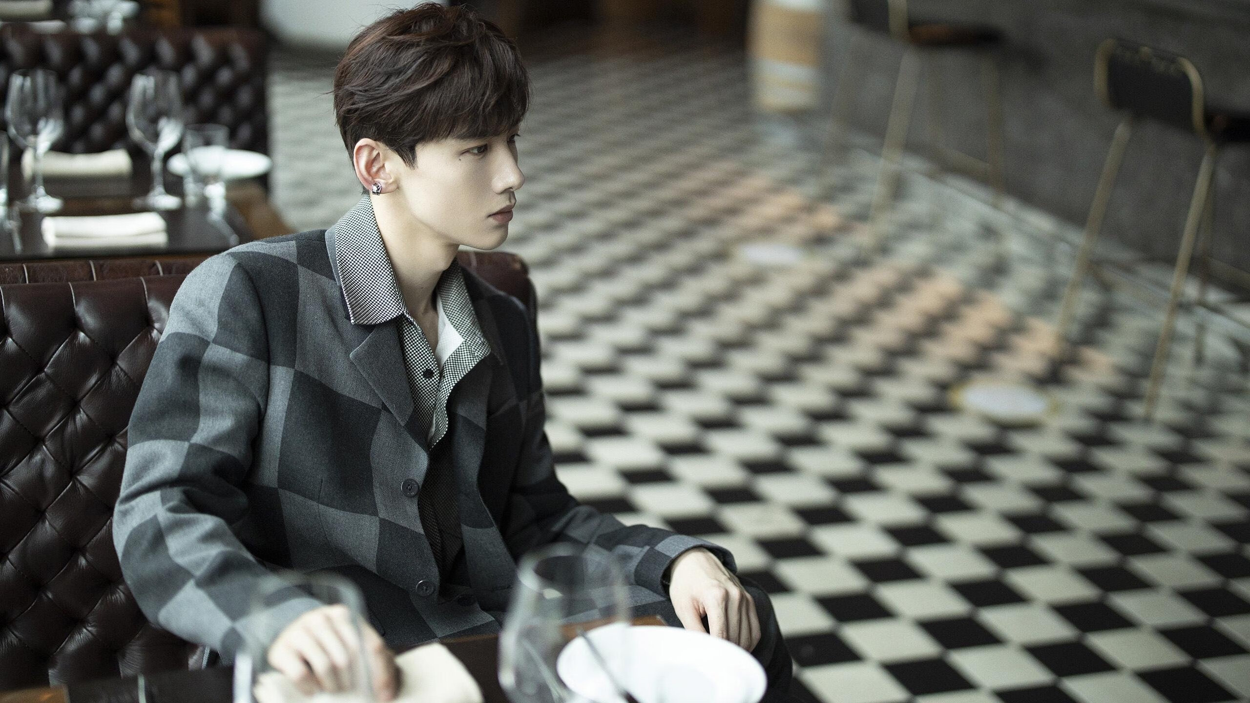 当篮球的班凯罗用三分雨点燃德甲争冠夜，足球场上的加时赛如史诗般开局