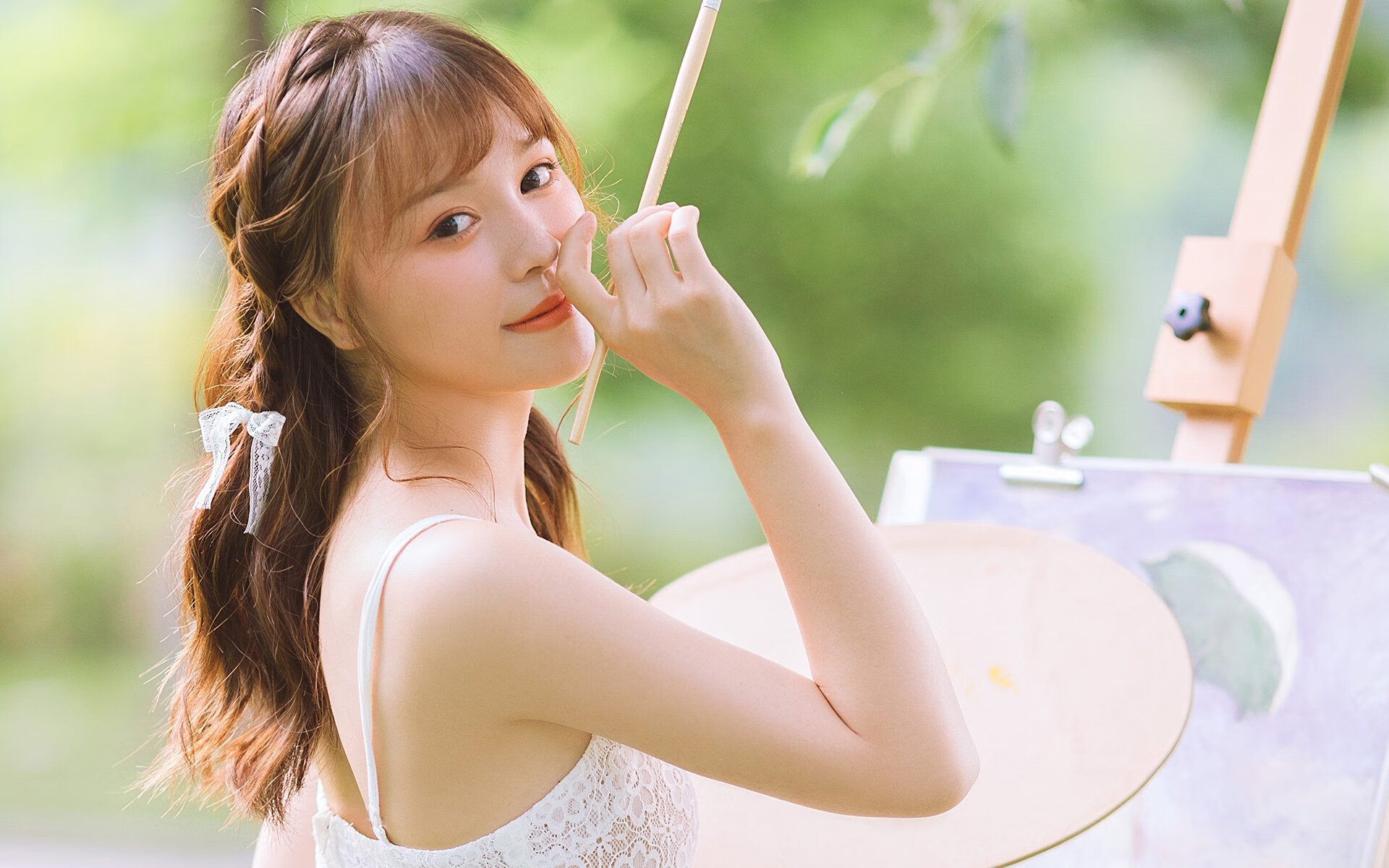 重叠的绿茵,当格纳布里在德黑兰之手拨动巴西的桑巴